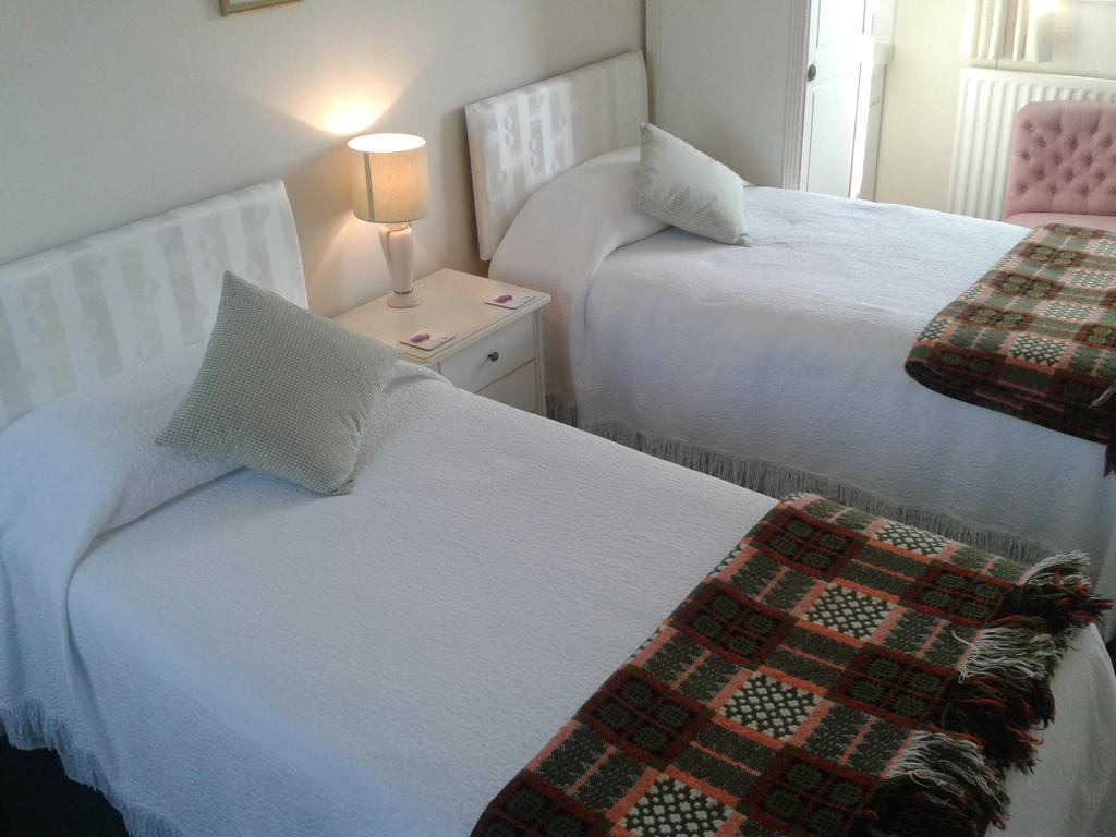 โกรส์ลอน ทีวี มาวร์ บีแอนด์บี Hotel Llanddeiniolen ภายนอก รูปภาพ